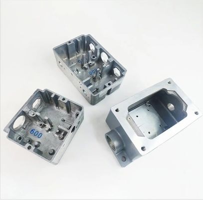 OEM Hochpräzisions-Metallbearbeitungsteile für Ventildeckel Drehen CNC-Fräsen